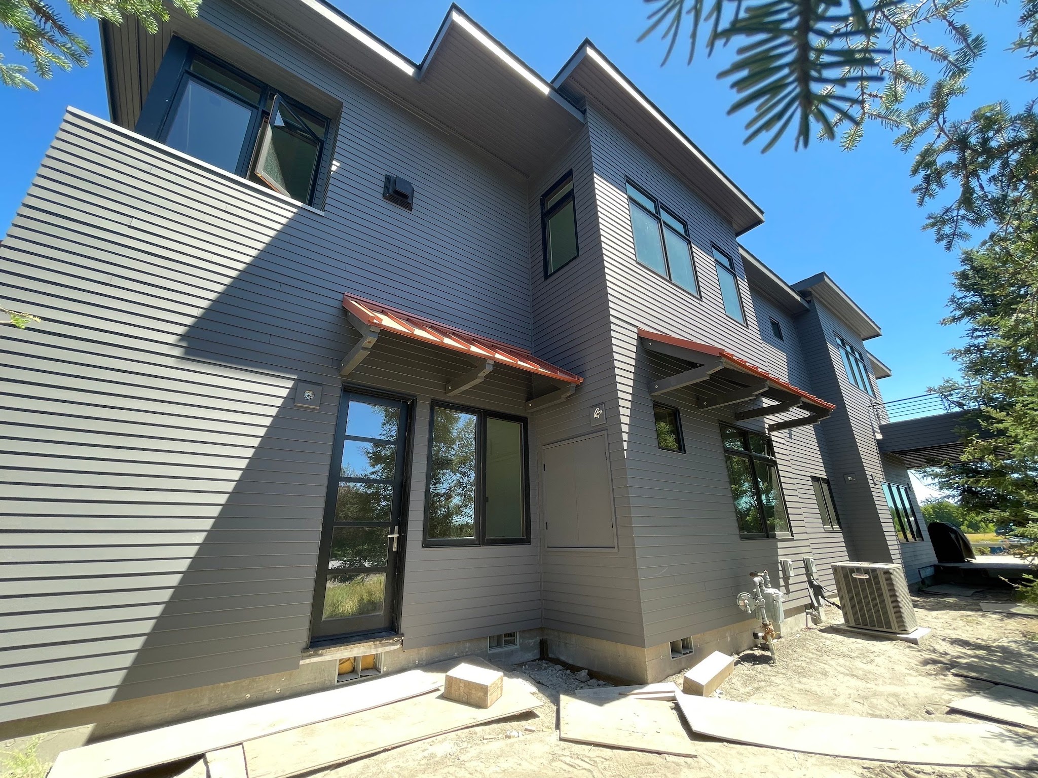 A newly built modern home in Redmond, Oregon by High Lakes Building Solutions